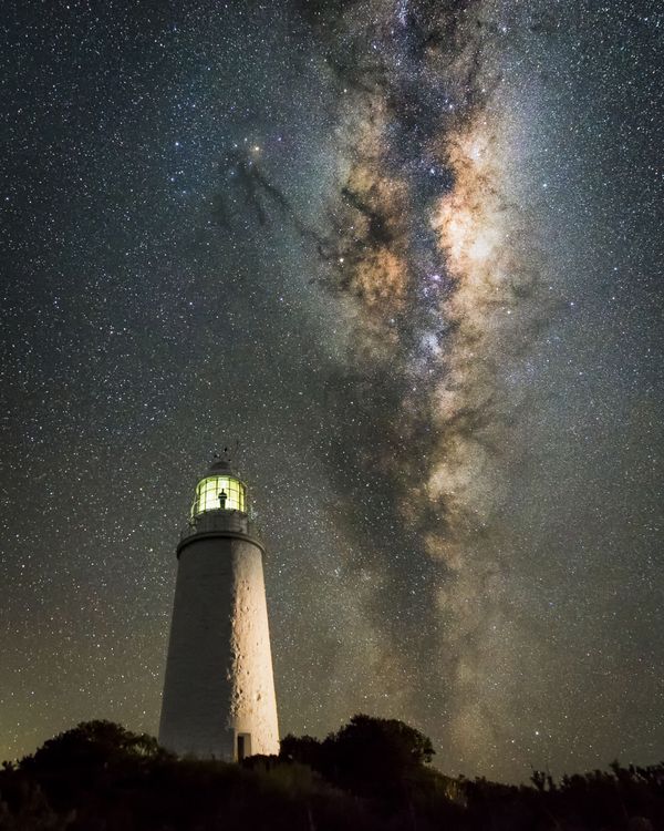 Работа Keeper of the Light фотографа James Stone, вошедшая в шорт-лист конкурса Insight Investment Astronomy Photography of the Year 2018 - Sputnik Азербайджан