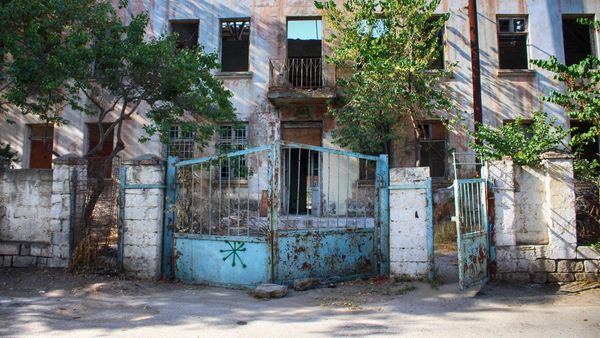 Nizami Rayonu İlham Müzəffəroğlu küçəsində yerləşən 41 saylı özəlləşdirilmiş baxça - Sputnik Азербайджан
