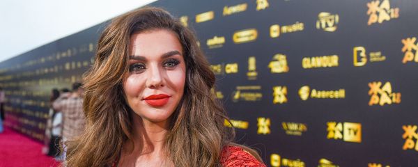 Анна Седокова на красной ковровой дорожке фестиваля Жара-2018 - Sputnik Азербайджан