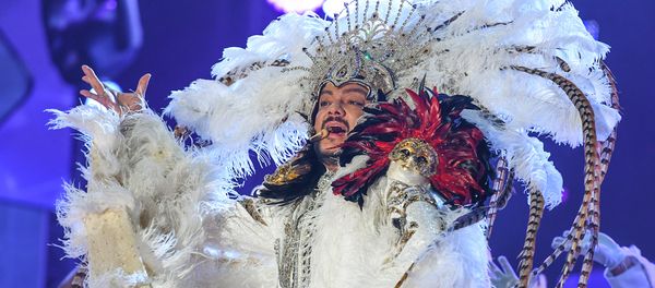 Филипп Киркоров на сцене музыкального фестиваля Жара-2018 - Sputnik Азербайджан