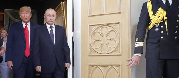 Президент России Владимир Путин и президент США Дональд Трамп Президент России Владимир Путин и президент США Дональд Трамп - Sputnik Азербайджан