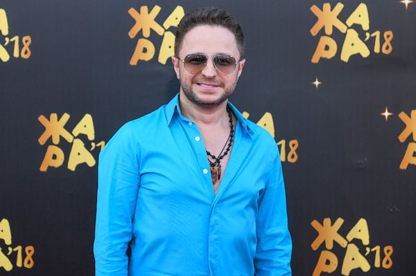 Брендон Стоун (Brandon Stone) на красной дорожке фестиваля Жара-2018, второй день - Sputnik Азербайджан