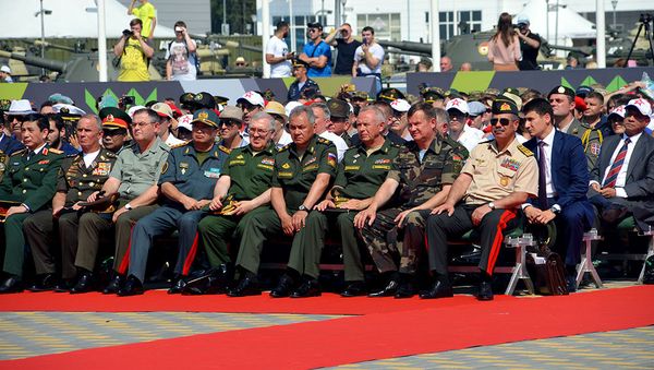 Министр обороны Азербайджана принял участие в церемонии открытия соревнований Армейские международные игры-2018 - Sputnik Азербайджан