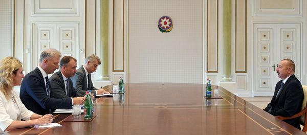 Президент Ильхам Алиев принял делегацию во главе со специальным представителем Европейского Союза - Sputnik Азербайджан