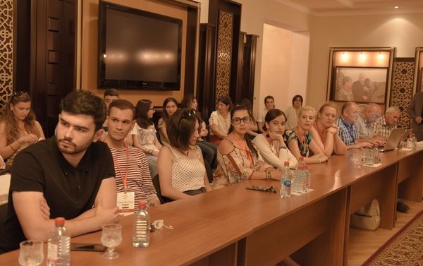 На встрече слушателей седьмой Летней школы азербайджанского мультикультурализма - Sputnik Азербайджан