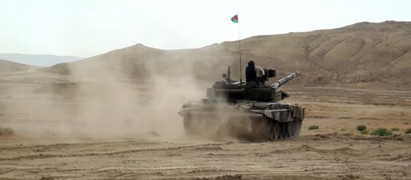 Занятия по повышению боевой готовности танковых подразделений ВС Азербайджана - Sputnik Азербайджан