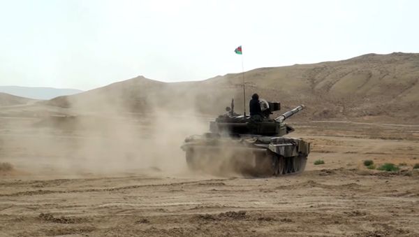 Занятия по повышению боевой готовности танковых подразделений ВС Азербайджана - Sputnik Азербайджан