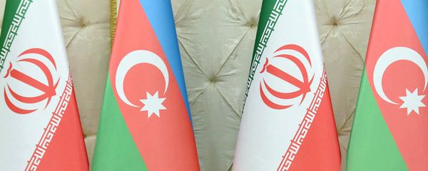 Флаги Азербайджана и Ирана - Sputnik Азербайджан