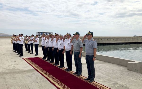 Военные корабли, участвовавшие в международном конкурсе Кубок моря-2018 покинули Бакинский порт - Sputnik Азербайджан