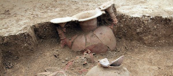 Археологические раскопки в некрополе Наргизава, расположенном в Агсуинском районе Археологические раскопки в некрополе Наргизава, расположенном в Агсуинском районе - Sputnik Азербайджан
