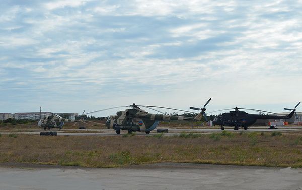 Летно-тактические занятия вертолетных подразделений Военно-воздушных сил Азербайджана - Sputnik Азербайджан
