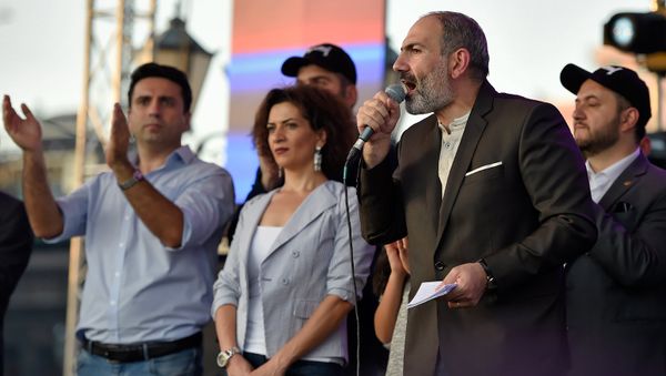 Митинг к стодневке Никола Пашиняна на посту премьер-министра Армении (17 августа 2018). Еревaн - Sputnik Азербайджан