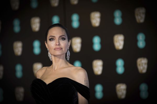 Американская актриса Анджелина Джоли на кинопремии BAFTA в Лондоне Американская актриса Анджелина Джоли на кинопремии BAFTA в Лондоне - Sputnik Азербайджан