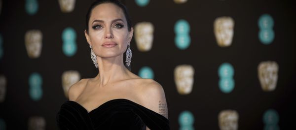 Американская актриса Анджелина Джоли на кинопремии BAFTA в Лондоне - Sputnik Азербайджан