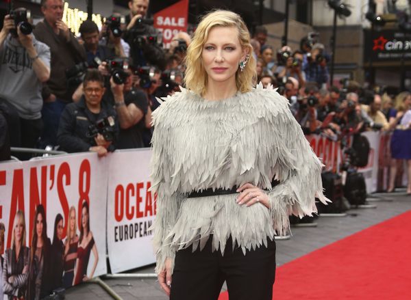 Актриса Кейт Бланшетт на премьере фильма Ocean's 8 в Лондоне Актриса Кейт Бланшетт на премьере фильма Ocean's 8 в Лондоне - Sputnik Азербайджан