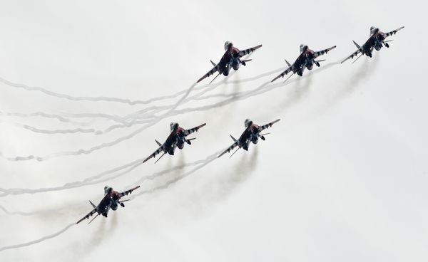 Истребители МиГ-29 пилотажной группы Стрижи во время демонстрационных полетов в рамках Международного военно-технического форума Армия-2018 - Sputnik Азербайджан