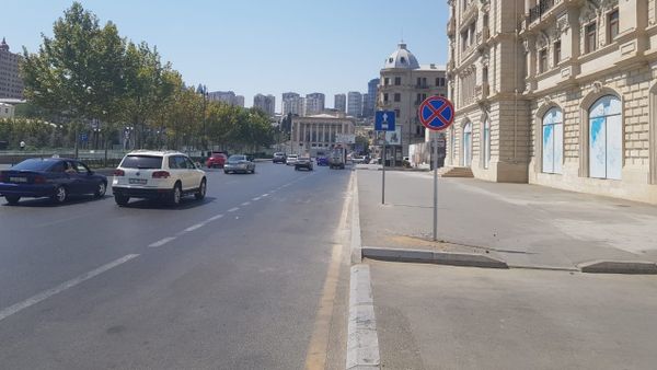 На улице Физули запрещена остановка автомобилей - Sputnik Азербайджан