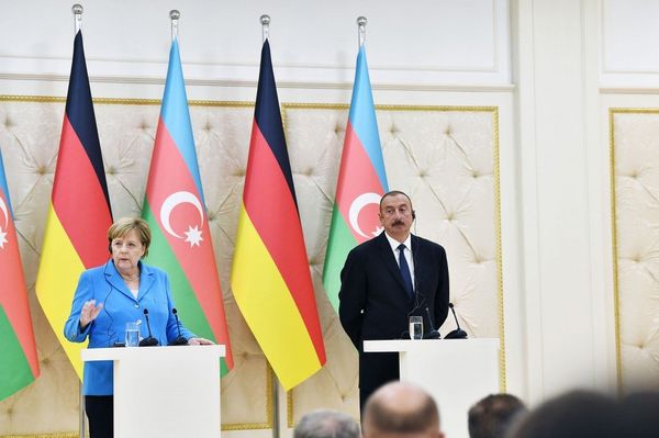 Состоялась совместная пресс-конференция Президента Азербайджана и Федерального канцлера Германии - Sputnik Азербайджан