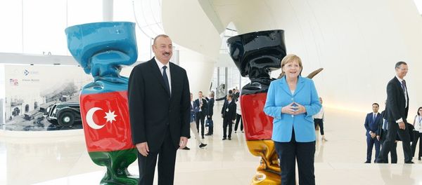 Встреча Президента Азербайджанской Республики Ильхама Алиева и Федерального канцлера Федеративной Республики Германия Ангелы Меркель с бизнесменами - Sputnik Азербайджан