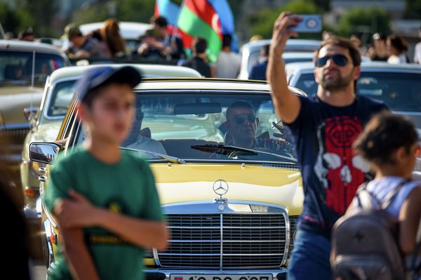 Выставка и парад классических автомобилей в Баку - Sputnik Азербайджан