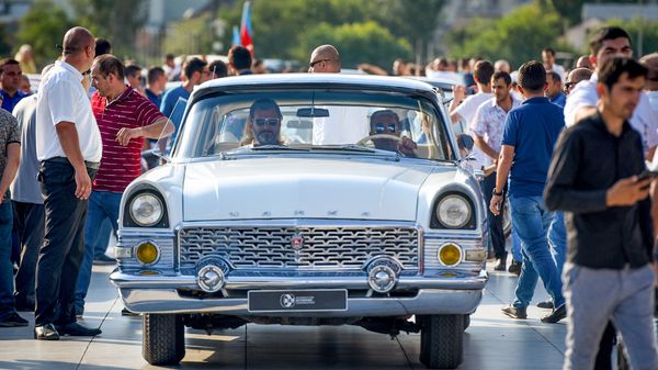 Выставка и парад классических автомобилей в Баку - Sputnik Азербайджан