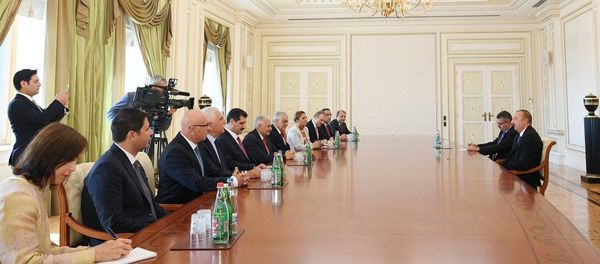Президент Ильхам Алиев принял делегацию во главе с председателем Великого национального собрания Турции - Sputnik Азербайджан