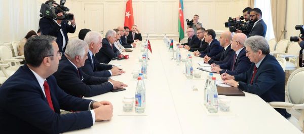 Встреча премьер-министра Азербайджана Новруза Мамедова с делегацией во главе с председателем Великого национального собрания Турции Бинали Йылдырымом - Sputnik Азербайджан