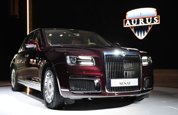 Презентация автомобиля Aurus Senat на Московском международном автомобильном салоне 2018 - Sputnik Азербайджан