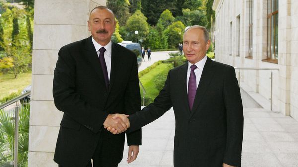 Президенты Азербайджана и РФ Ильхам Алиев и Владимир Путин во время встречи. Сочи, резиденция Бочаров Ручей, 1 сентября 2018 года Президенты Азербайджана и РФ Ильхам Алиев и Владимир Путин во время встречи. Сочи, резиденция Бочаров Ручей, 1 сентября 2018 года - Sputnik Азербайджан