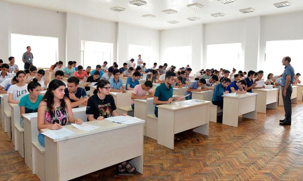 Абитуриенты прошли испытание перед основным тестированием: что дальше? - Sputnik Азербайджан