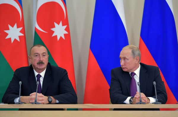 1 сентября 2018. Президент РФ Владимир Путин и президент Азербайджана Ильхам Алиев (слева) на пресс-конференции по итогам встречи. - Sputnik Азербайджан