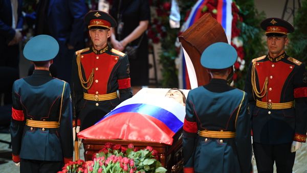 Церемония прощания с народным артистом СССР, певцом, депутатом Государственной Думы РФ Иосифом Кобзоном - Sputnik Азербайджан