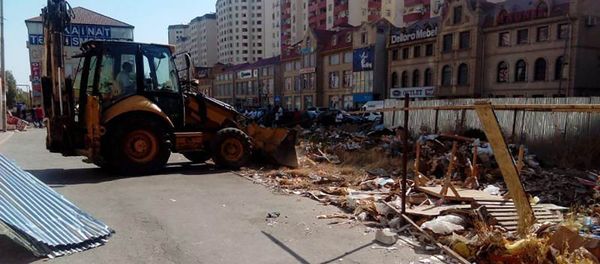 Исполнительная власть Баку снесла незаконные строения Исполнительная власть Баку снесла незаконные строения - Sputnik Азербайджан
