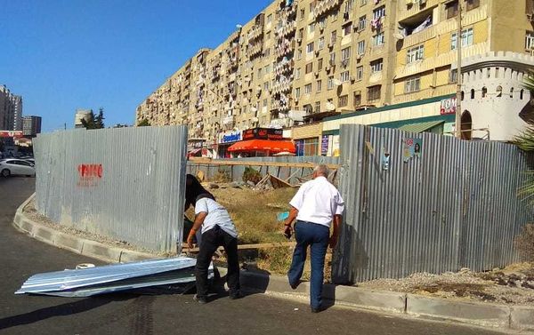 Исполнительная власть Баку снесла незаконные строения - Sputnik Азербайджан