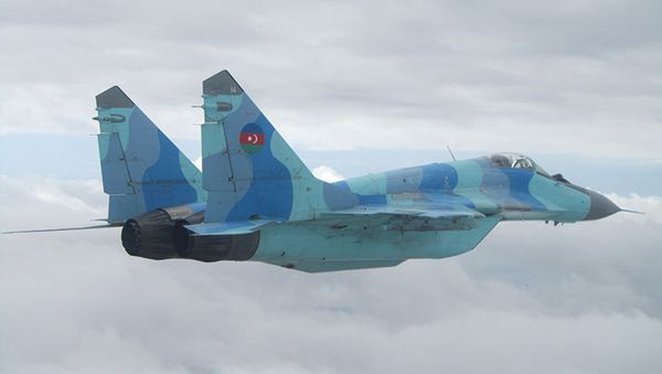 Учебно-тренировочные полеты ВВС Азербайджана - Sputnik Азербайджан