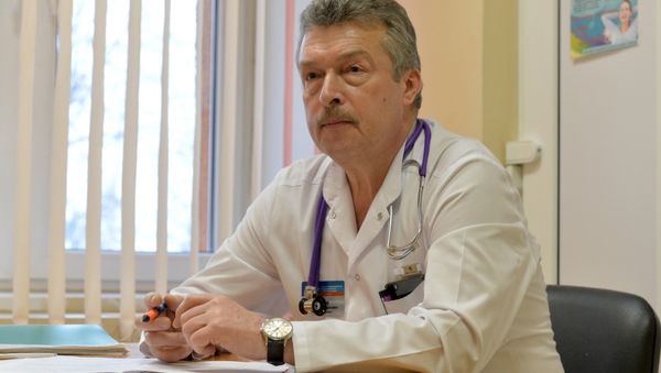 Заведующий приемным отделением 3-й детской больницы Дмитрий Чеснов - Sputnik Азербайджан
