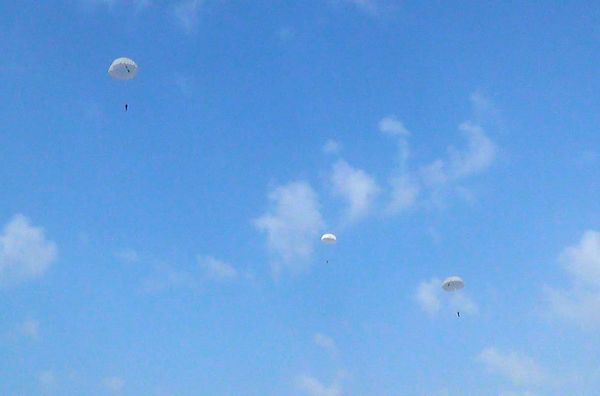 Занятия по парашютной подготовке подразделений ВВС Азербайджана - Sputnik Азербайджан