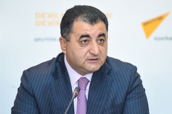 Заместитель заведующего отделом по общественно-политическим вопросам Администрации президента Вугар Алиев - Sputnik Азербайджан