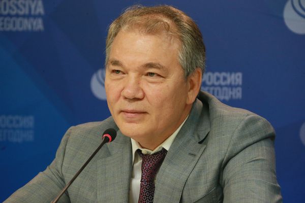Глава комитета Государственной думы РФ по делам СНГ, евразийской интеграции и связям с соотечественниками Леонид Калашников - Sputnik Азербайджан