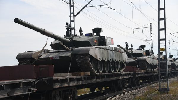 Эшелоны с военнослужащими и военной техникой армии Китая, которые примут участие в военных учениях Восток-2018, прибыли на станцию разгрузки Забайкальск - Sputnik Азербайджан