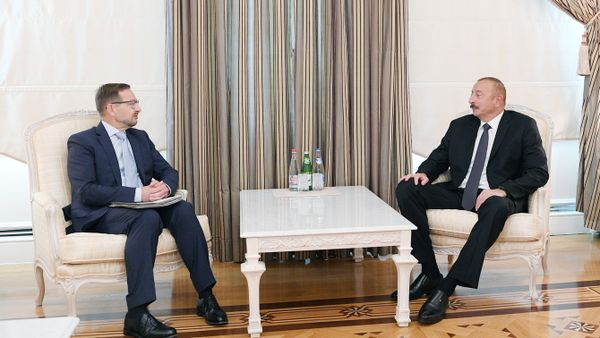 Президент Азербайджана Ильхам Алиев и генеральный секретарь ОБСЕ Томас Гремингер во время встречи Президент Азербайджана Ильхам Алиев и генеральный секретарь ОБСЕ Томас Гремингер во время встречи - Sputnik Азербайджан