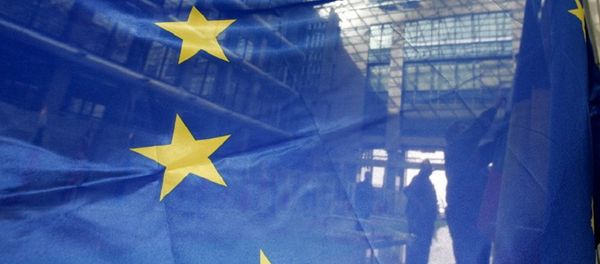 Флаг ЕС в штаб-квартире ЕС в Брюсселе - Sputnik Азербайджан