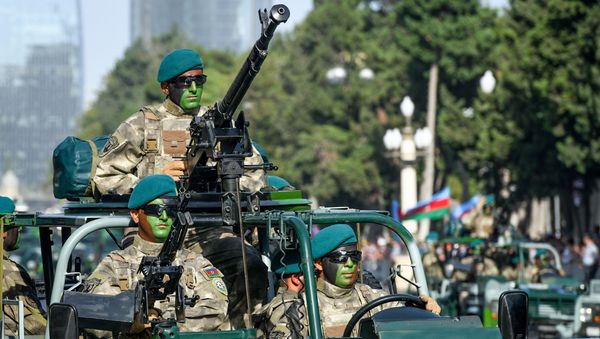 Военный парад по случаю 100-летия освобождения Баку Кавказской исламской армией. 15 сентября 2018 года - Sputnik Азербайджан