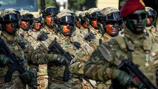 Военный парад по случаю 100-летия освобождения Баку Кавказской исламской армией. 15 сентября 2018 года - Sputnik Азербайджан