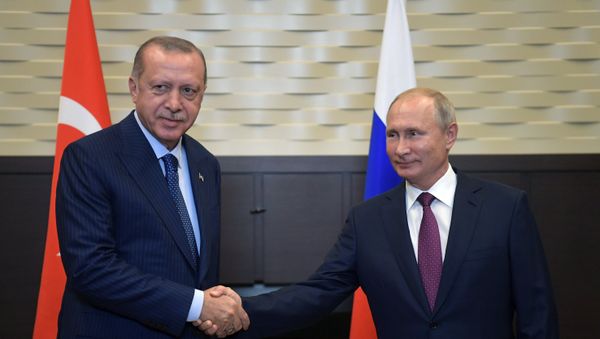 Президент РФ Владимир Путин и президент Турции Реджеп Тайип Эрдоган во время встречи в Сочи. 17 сентября 2018 года - Sputnik Азербайджан