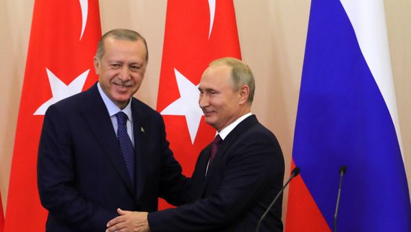 Президент РФ Владимир Путин и президент Турции Реджеп Тайип Эрдоган на пресс-конференции по итогам встречи в Сочи. 17 сентября 2018 года - Sputnik Азербайджан
