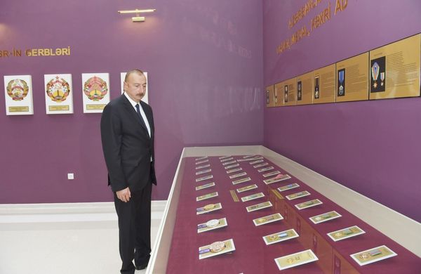 Президент Ильхам Алиев принял участие в открытии Музея флага в Билясуваре - Sputnik Азербайджан