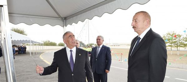 Президент Ильхам Алиев принял участие в открытии автомобильной дороги Зехметабад-Бейдели-Хырмандалы-Алиабад Билясуварского района - Sputnik Азербайджан