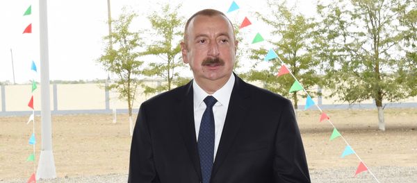 Президент Азербайджана Ильхам Алиев на открытии автомобильной дороги Захметабад-Бейдили-Хырмандалы-Алиабад. 18 сентября 2018 года - Sputnik Азербайджан