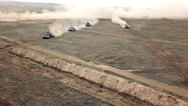 В ходе широкомасштабных учений проведены боевые стрельбы  - Sputnik Азербайджан
